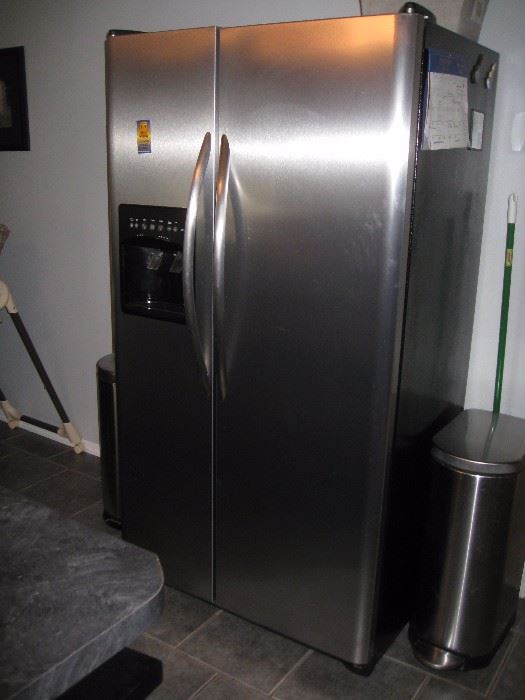 Frigidaire side by side 