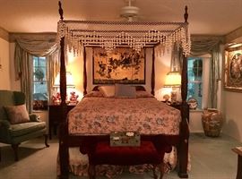 Drexel Chippendale Canopy Bed (Queen)