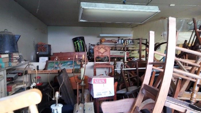 Lots of Vintage furniture that we have not sorted yet 