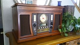 5 in 1 vinyl phonograph/radio/cd/cassette/recorder, like new.