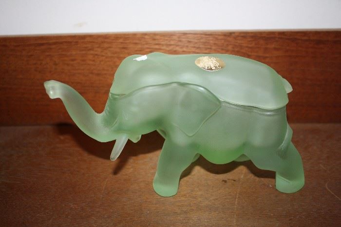 Tierra Glass Elephant Covered Candy Jar