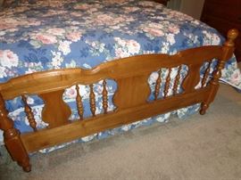 footboard of queen bed
