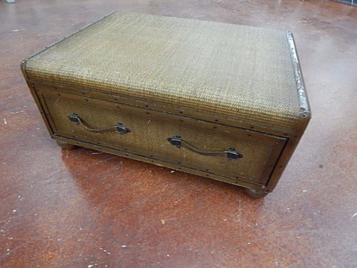 Suitcase style coffee table