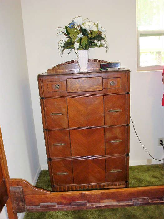 Antique chest of drawers