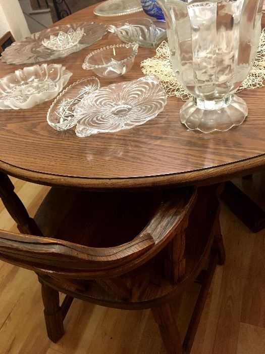 A Really Nice Dinette Set w/2 Leaves and 6 Chairs!...