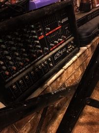 Yamaha EMX640 Amplifier/Mixer...