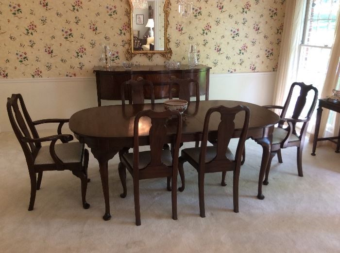 Henkel Harris, Virginia Galleries, Dining Room Table with 6 chairs, pads & leaves