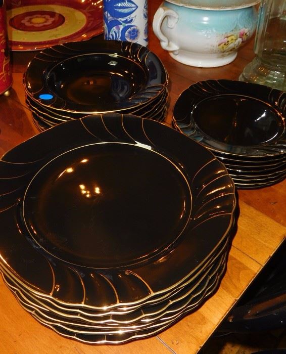 Black and Gold "Gallery Collections by Ranmaru" plates