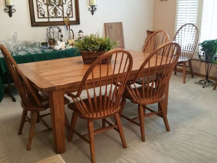 Attic Heirlooms by Broyhill dining room table with 2 leaves, 6 chairs.