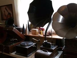 Question mark horn is on an Edison "Fireside" phonograph 4- minute