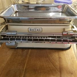 Vintage Royal Scale