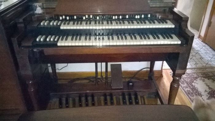 Hammond  B-3 Organ w/ Leslie speaker totally working condition sounds like only a Hammond Can Sound !