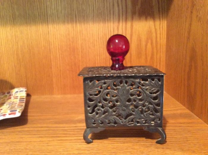 HUM, A CAST IRON BOX, ANTIQUE FOR SURE BUT WHAT IT WAS USED FOR ESCAPE US