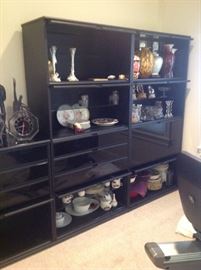 Lacquer wall unit