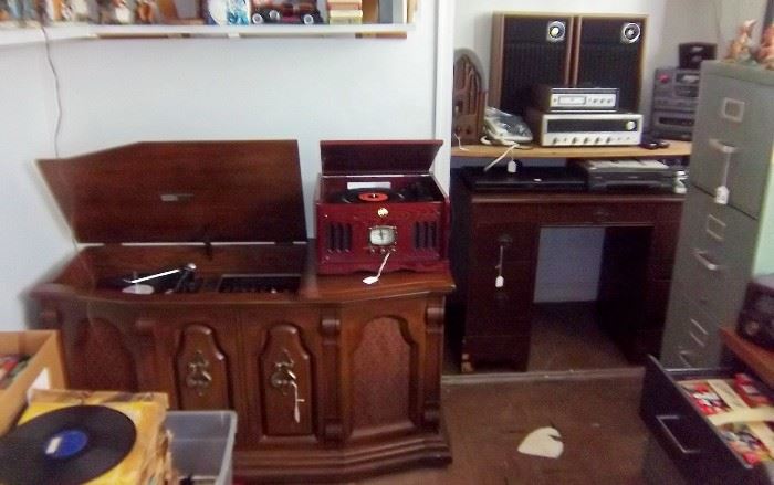Vintage Working Console Stereo and Other Stereo Receivers and Speakers