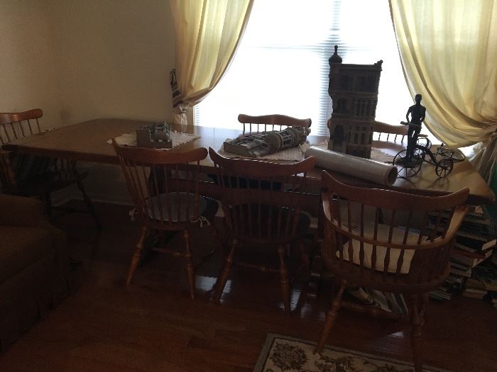 Americana Dining room Table with 2 inset table leaves 2 Arm chairs and 4 dining chairs