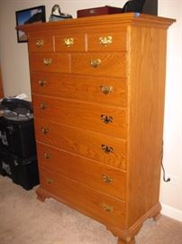 Amish Oak 10-drawer chest