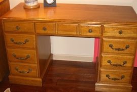Very nice Broyhill desk 