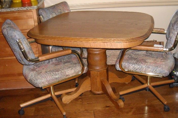 Dining table with 4 chairs and 2 leaves.  Very nice condition.