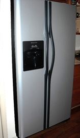 Nice Fridgidaire side-by-side refrigerator