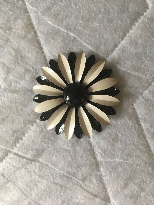 Vintage enamel flower pin 