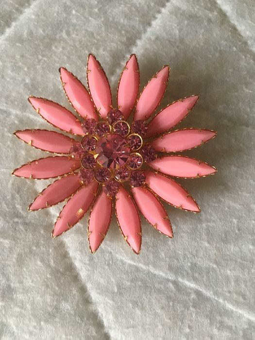 Retro daisy pin 