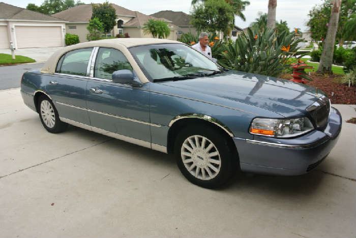 2004 Lincoln Town Car 'Presidential edition" - 64K Miles - Power - Auto - Excellent condition  