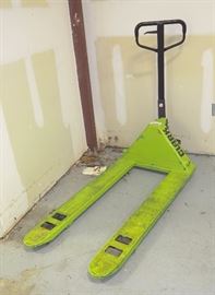 Clark Manual Pallet Jack, Model CJ55, 5500 lbs / 2500 kg Capacity, 48" Forks