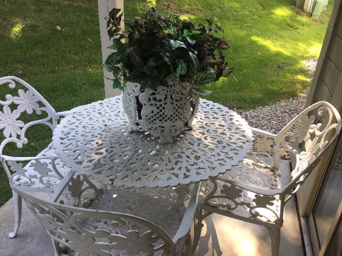 Vintage wrought iron patio set with 4 chairs and planters - 3 