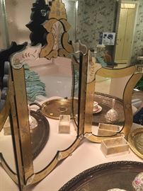 3-way vanity mirror for counter/dresser