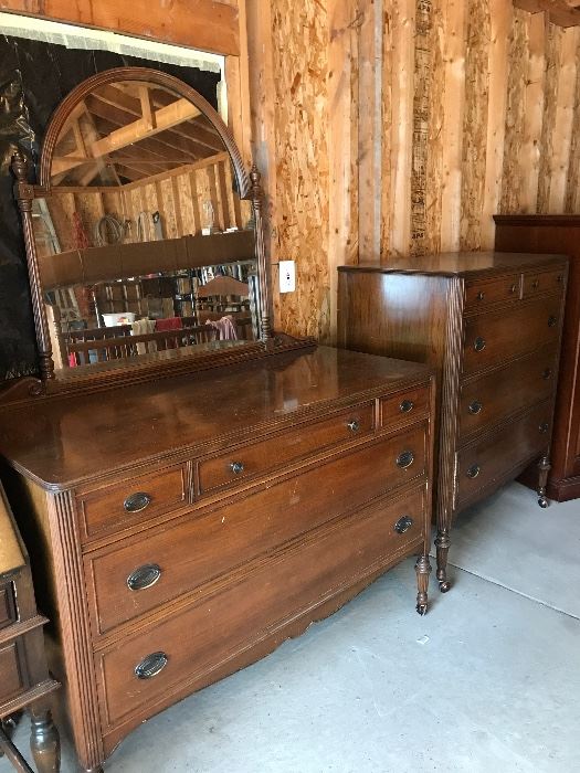 Vintage dresser/mirror & chest of drawers