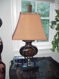 Vase shaped lamp, metal frame