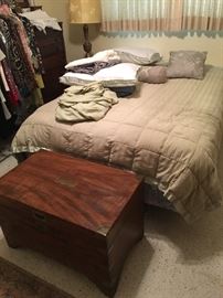 Full bed and blanket chest