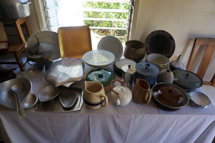 Loads of nice pottery and kitchen ware