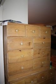 "Chester" drawers