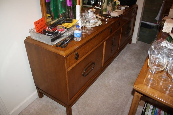 Thomasville dresser with mirror  Could be used as a buffet 