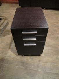PAIR OF FILE CABINETS