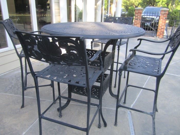 OLYMPIA 45 ROUND BAR TABLE AND 4 BAR STOOLS