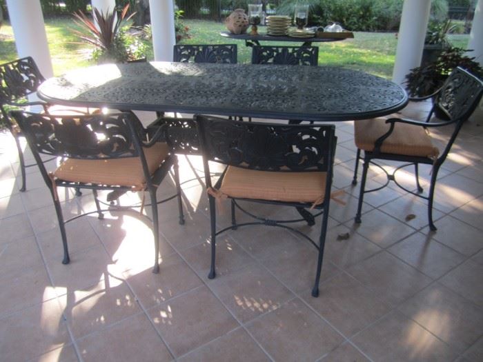 OVAL TABLE WITH 6 CHAIRS