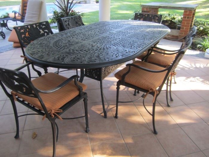 OVAL TABLE AND 6 CHAIRS