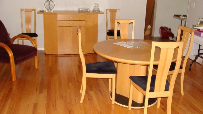 Skvoby automatic leaf dining room set