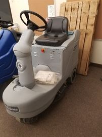 riding cleaning machine, great shape, delivery can be arranged