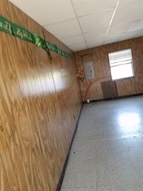 Modular building (classroom) storage paneled sides, tile floor great condition