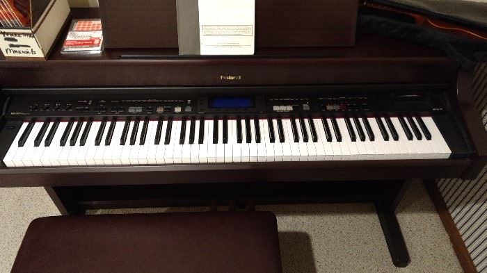 Roland KR-377 Electric Piano