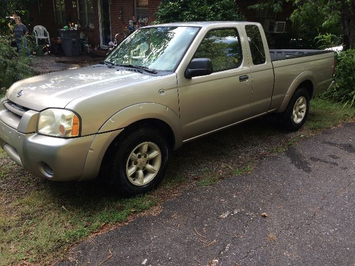 2001Nissan Frontier XE 163,000 miles  Really Clean Truck