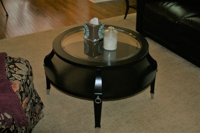 Round 2-level coffee table