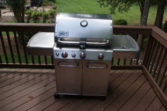 Weber grill (model 6537001) propane gas with side burner, electronic ignitor, grill cover with storage bag