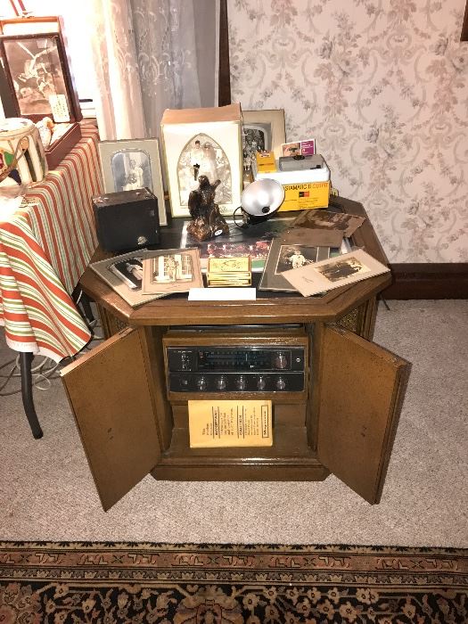 Vintage Magnavox AM/FM Record Player End Table