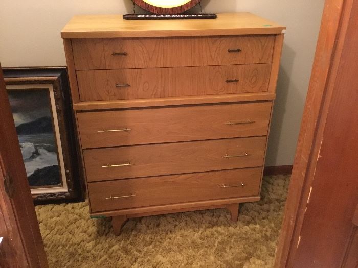 Small mid century 5 drawer chest