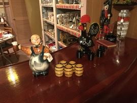 Nikoniko Japann German brewmaster decanter and barrel glasses